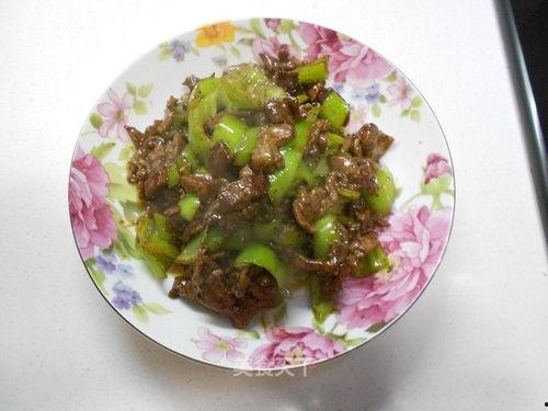 茄瓜黑椒牛柳怎么做的吃,茄瓜黑椒牛柳，黑椒香浓，肉质鲜嫩，一学就会