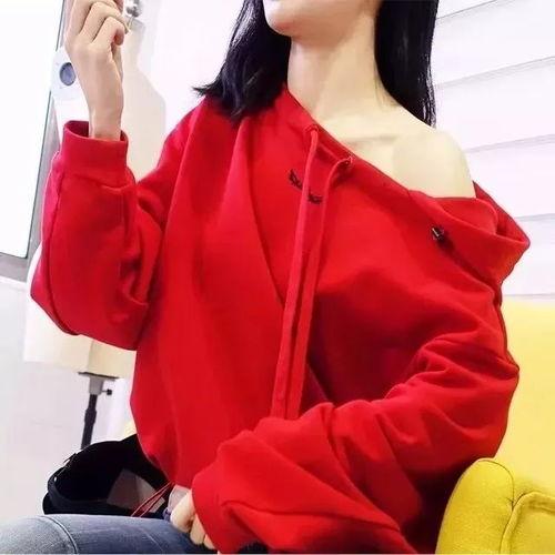 明星网红同款高领衣服,明星带货热潮下的时尚新宠