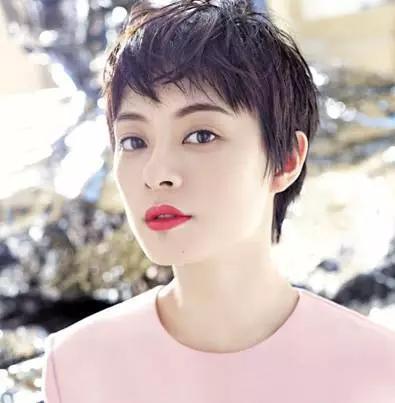 短发微胖明星网红图片女,她以独特魅力征服粉丝