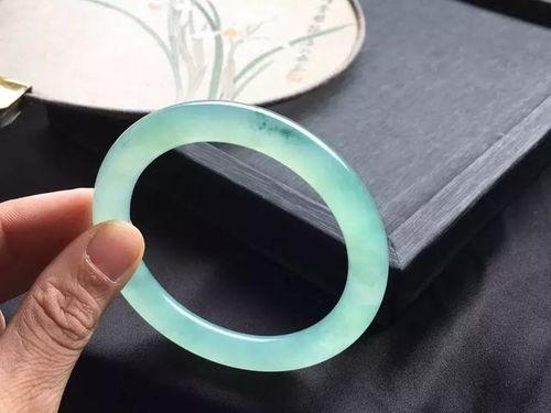明星网红同款翡翠手镯,明星同款引领时尚潮流