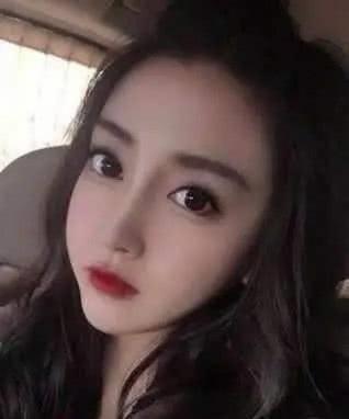 女明星网红哪个好看点,网红与明星，谁更胜一筹？