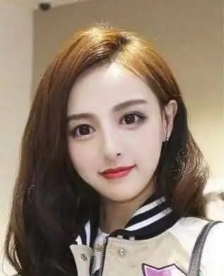 女明星网红哪个好看点,网红与明星，谁更胜一筹？