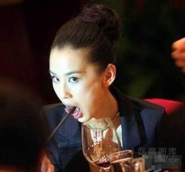 爱吃汉堡的明星网红小生,“汉堡控明星网红小生的美食之旅揭秘”