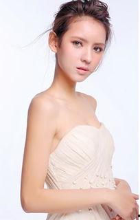 出道女明星网红是谁,她如何成为新一代网红女明星？